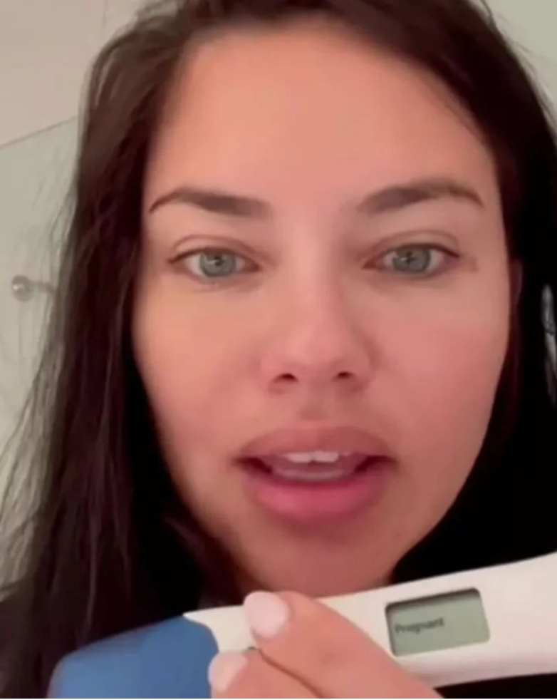 adriana lima ucuncu kez hamile oldugunu acikladi